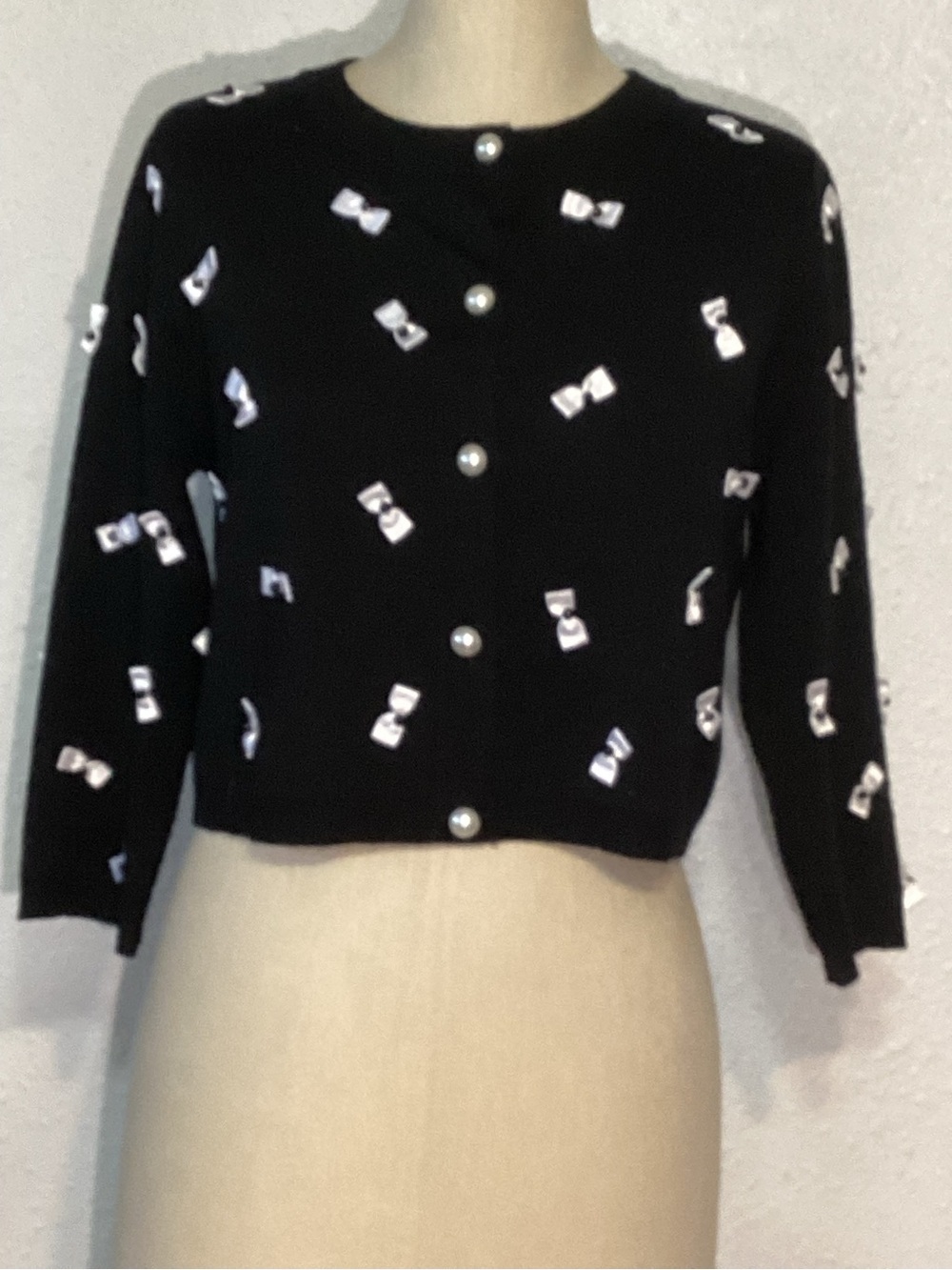 Alice + Olivia Daroda cropped bow Black Cardigan size medium - Picture 7 of 9